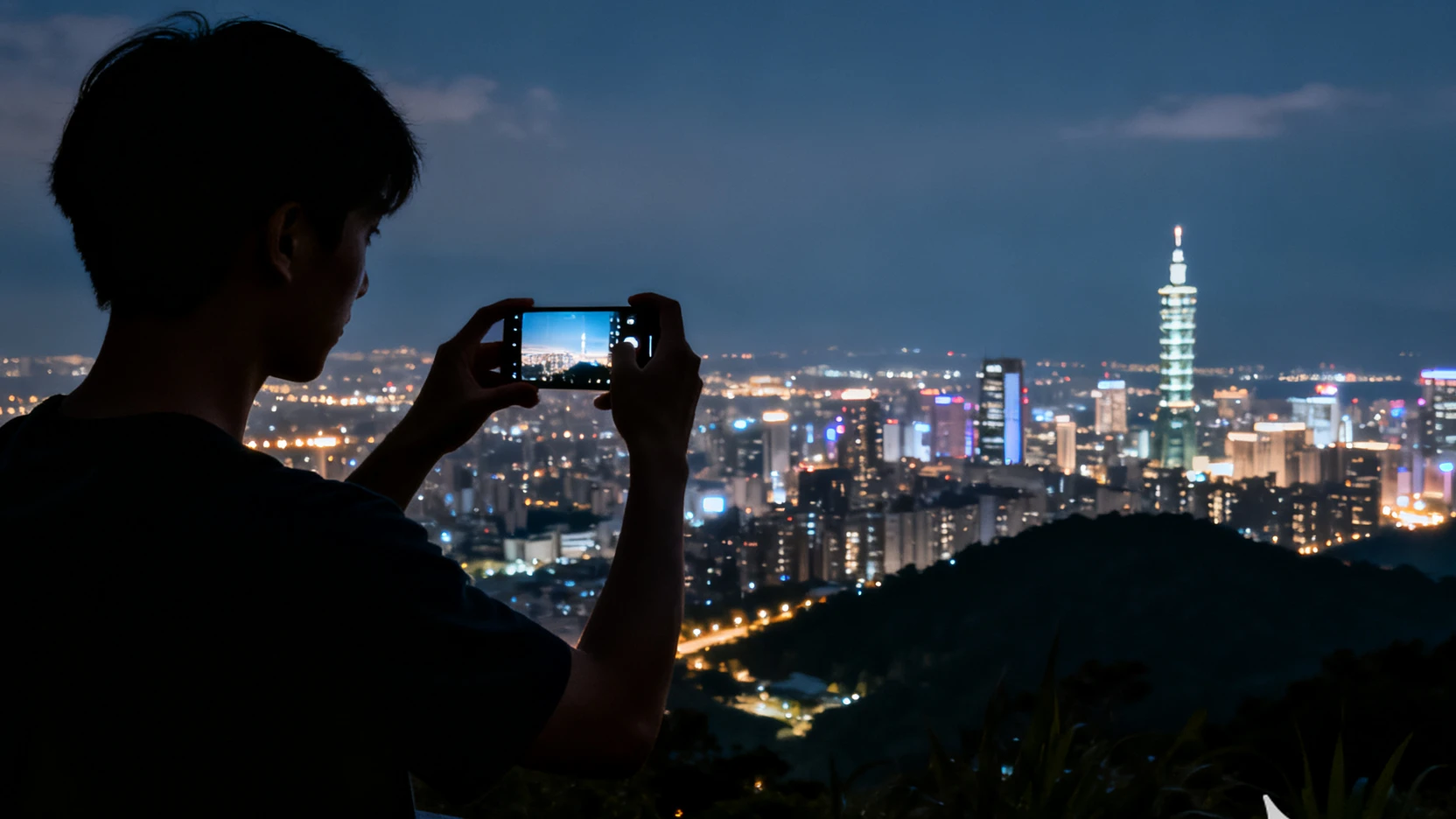 手機鏡頭切換示意